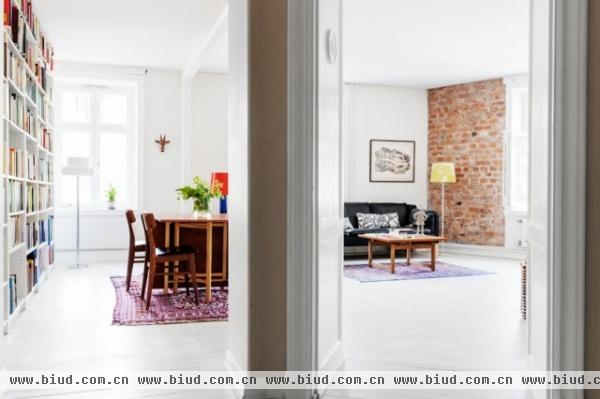 白木地板相得益彰 117平米淡雅气质公寓(图)