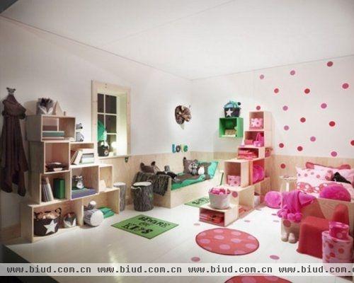 旧电影院里的 H&M Doll House 