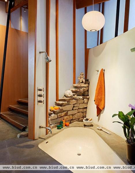 卫浴装修设计 嵌入式浴缸让卫浴视野更开阔