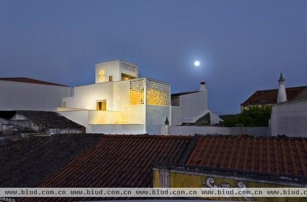 葡萄牙现代风格与复古元素融合住宅(组图)