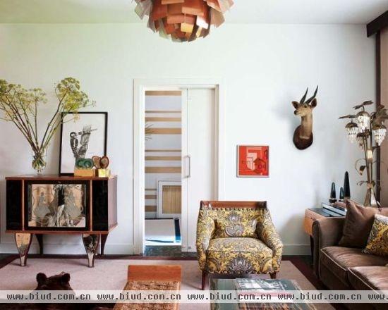 一个房间一种风格 时尚壁纸遭遇老式别墅(图)