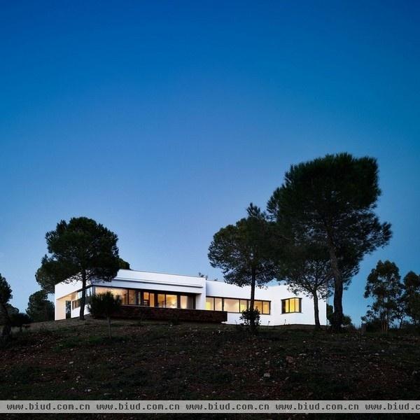 田园质朴风格的西班牙住宅 温馨软装设计(组图)