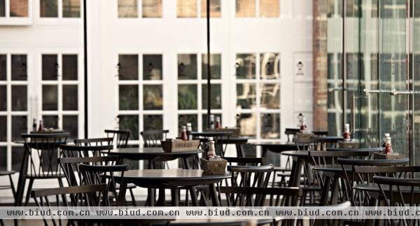 红砖黑瓦的魅力 英国考切豪斯餐厅设计(组图)