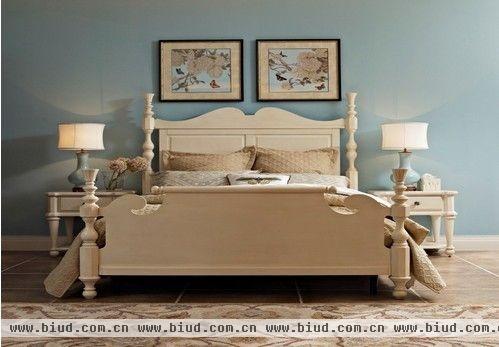 维斯伯山庄系列卧室的墙面以浅蓝色为主基调，令房间更加清新自然