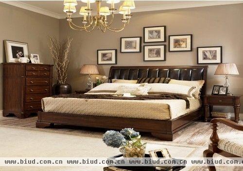 非常现代化的卧室设置，都市风的维斯伯山庄系列床搭配同系列的六斗柜恰到好处
