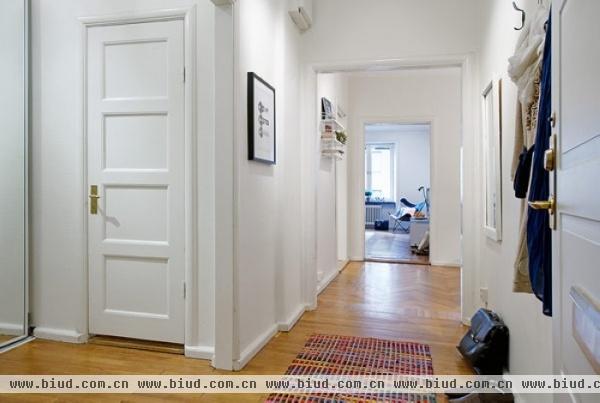 拼花地板个性十足 通透而实用的两室公寓(图)