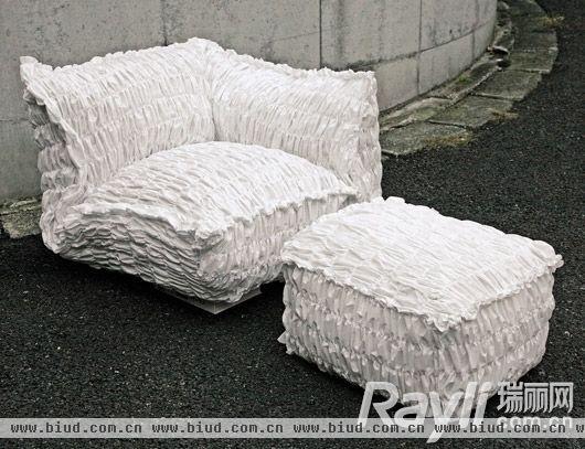 Tokujin Yoshioka为意大利Moroso设计的一款PaperCloud沙发。