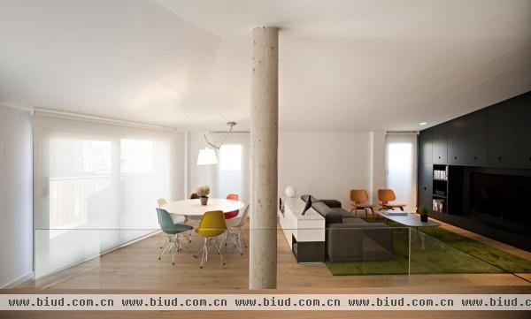 原木地板的私密空间 西班牙青年复式公寓(图)