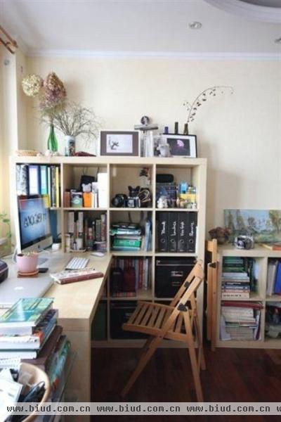 生活在书房 soho族的家庭工作空间存储方案