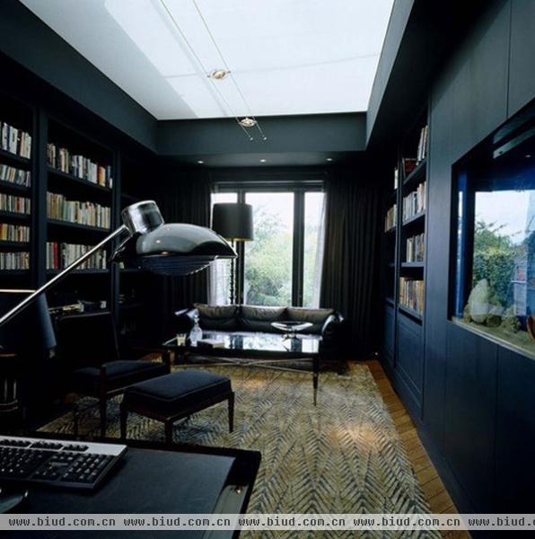 摩登风格：30个黑色墙壁的现代室内设计