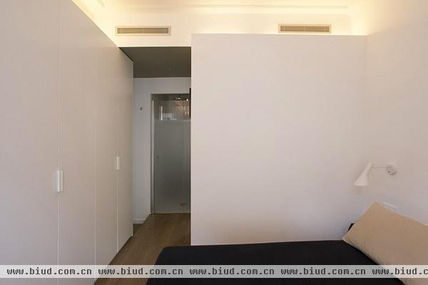 释放空间四室变两室 西班牙现代家居设计(图)