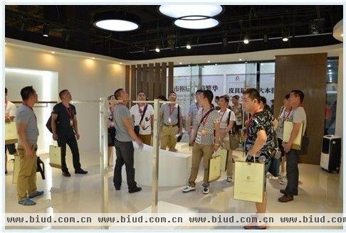 北京西客站国际皮具箱包城营销中心开放