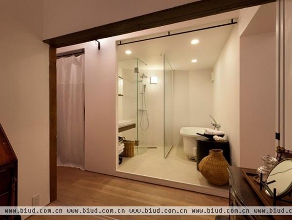 布帘浴室新灵感 东京挑高公寓改造（组图）