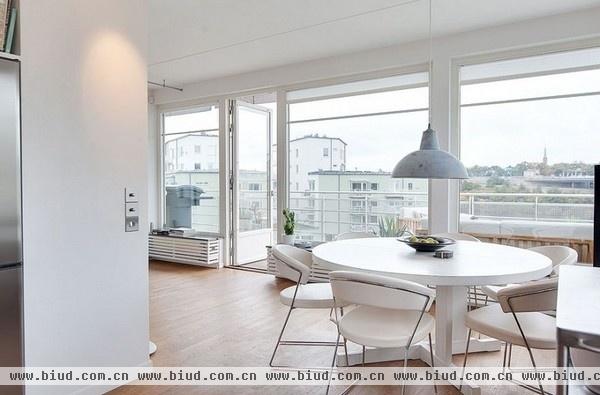 现代简约 100平米白色北欧顶层公寓（组图）
