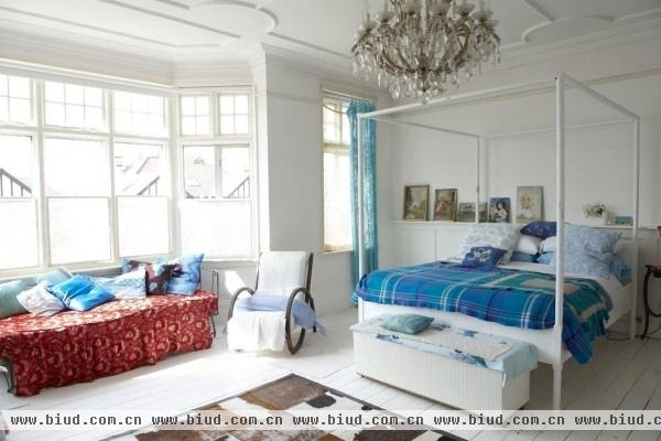 用家具色彩妆点风格 英国现代公寓设计(组图)