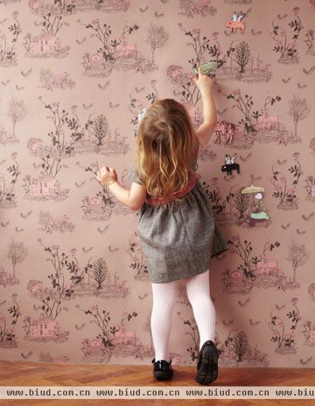 充满童趣的磁性墙纸 小萝莉的最爱