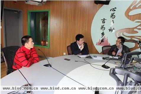 刘董事长与主持讨论“吉商精神”概念和“融合”理解。