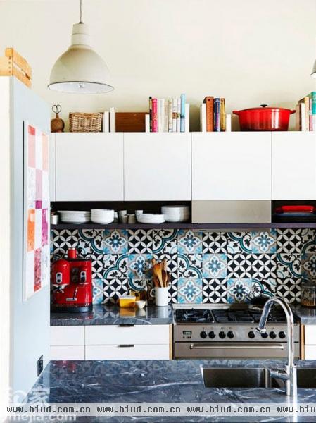 厨房也做微整形 10图娇俏美瓷砖