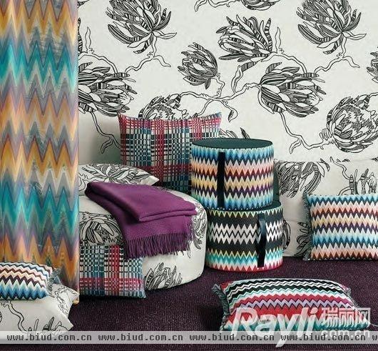 MISSONI HOME的“色点”形式丰富，构成了“米索尼(MISSONI)色彩组合游戏”。