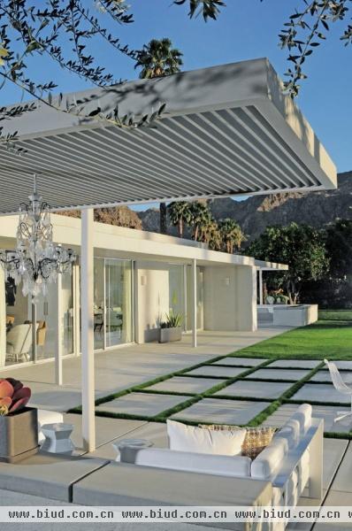 线条简洁名家设计 棕榈泉现代风格别墅（图）