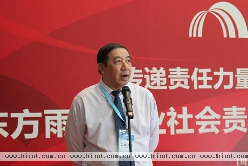 图为：中国建筑防水协会理事长朱冬青致辞