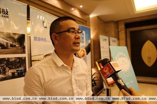 图一：湖南公共频道采访正基隔板董事长胡作棉先生