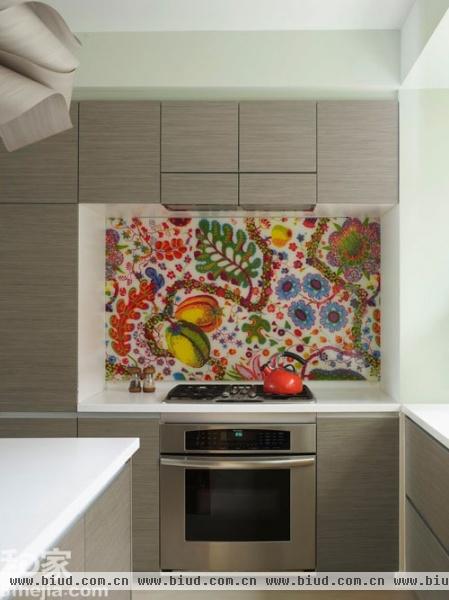 厨房也做微整形 各种娇俏美瓷砖撑起厨房空间