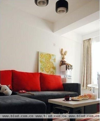 时尚经典的小户公寓 60平的红黑白搭配(组图)