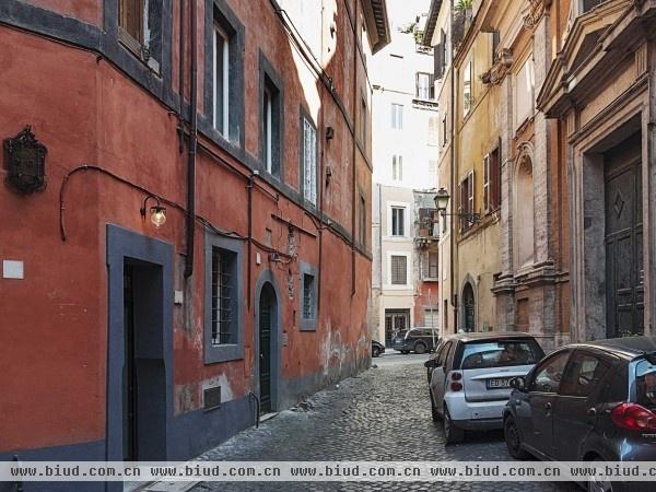 意大利罗马不足8平米的微小型挑高公寓(组图)