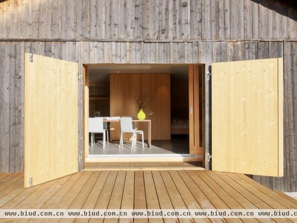 瑞士军事建筑改造 紧凑空间现代简约住宅(图)