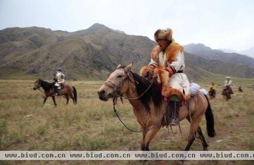 东归英雄牧羊天山循古游牧大赛圆满落幕