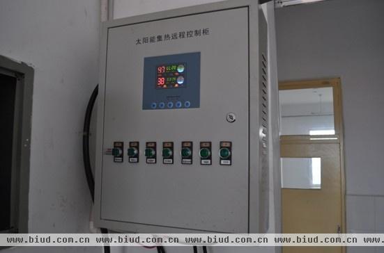 安装在室内的太阳能集热器远程控制柜，能够估计需要有效进行调节、了解集热情况。