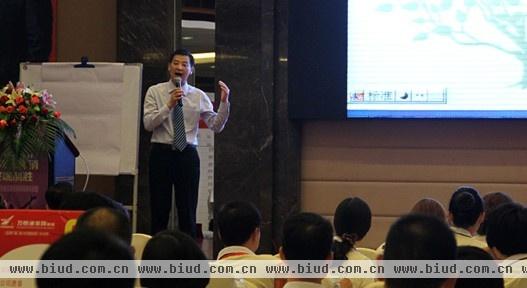 营销总监陈玉伟在《事业大成系统》的课堂上