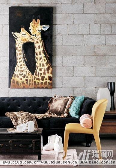 黑色天鹅绒绷扣沙发+豹纹盖毯，奢华感客厅升级