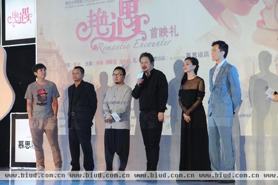 （左）沈腾、王小山、范氿维、张元、李欣芸、李泉出席首映礼