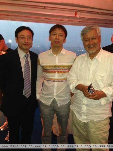 慕思总裁姚吉庆（左）、张朝阳（中）、薛蛮子（右）合影