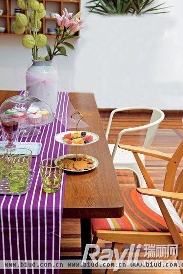 质朴自然的餐桌布置用甜点提升蜜感　