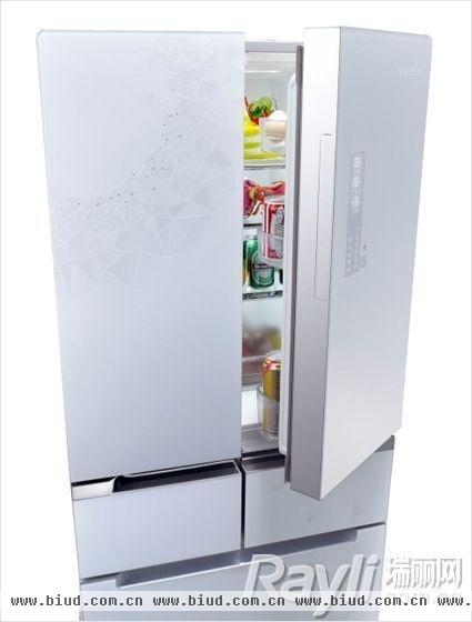 美的凡帝罗BCD-370WGPVA多门冰箱冷藏室为对开门设计，内有宽阔的果菜盒。