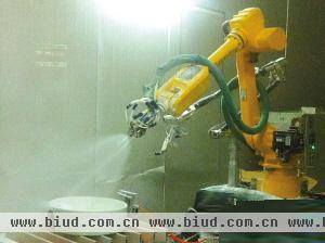 首个国产喷釉机器人月底在佛山产区正式上岗