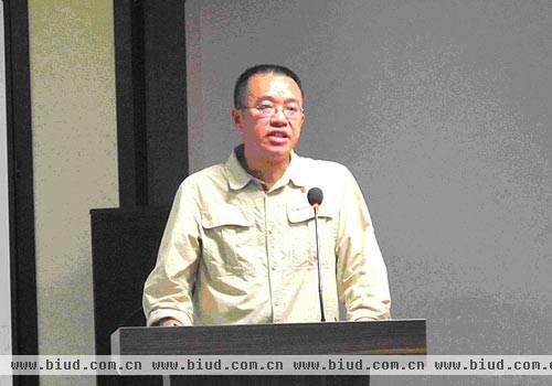 中国建筑装饰协会设计委员会秘书长刘原先生 发表致辞