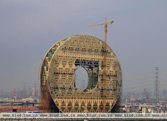 广州土豪金“铜钱大楼”即将投入使用（图）