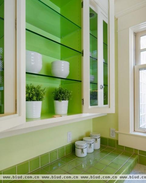 绿色瓷砖装饰 厨房显清新