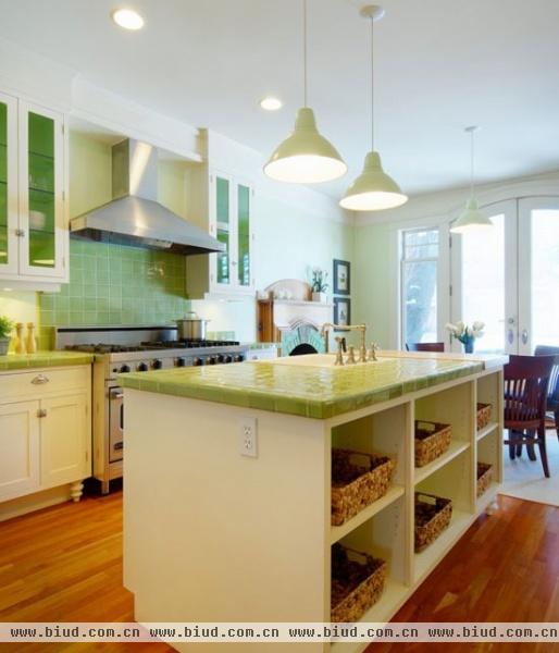 绿色瓷砖装饰 厨房显清新