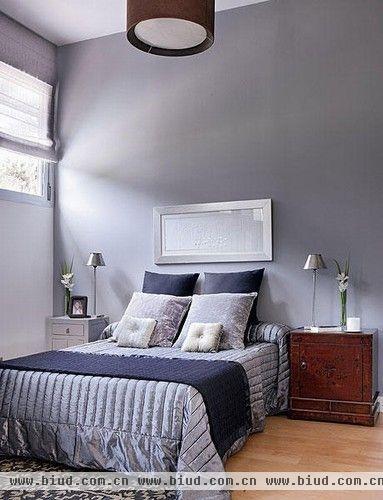 蓝灰色调的卧室