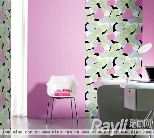 粉色＋大印花墙面甜美可爱氛围中增添了几许华美　