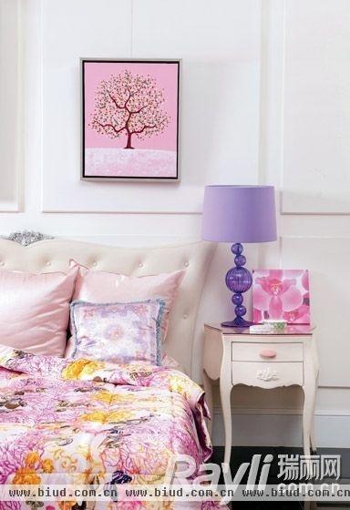 温馨的卧室有了柔美颜色的修饰就会显得更加甜蜜