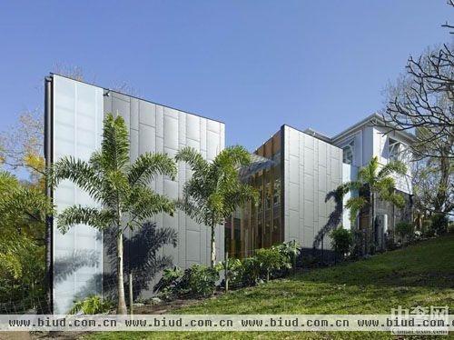 Taringa豪宅：新旧对碰的通透玻璃大宅