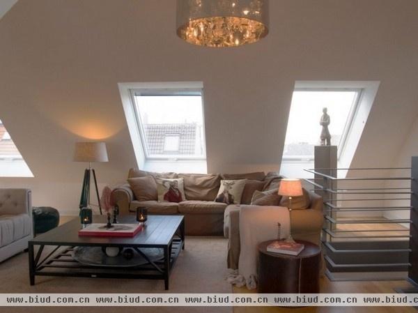 不拘一格的彩色阁楼 德国科隆的顶层公寓(图)