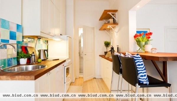 瑞典33平美型厨房公寓 长条地板塑造格局(图)
