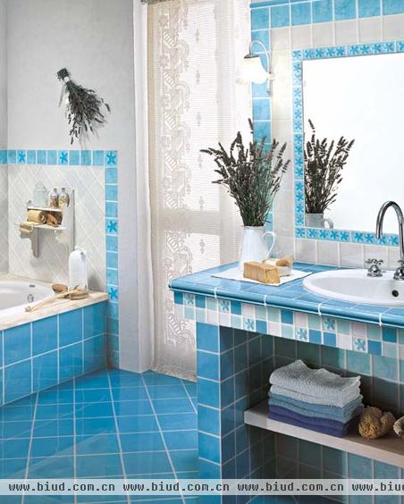 瓷砖铺设浴室的华丽创意